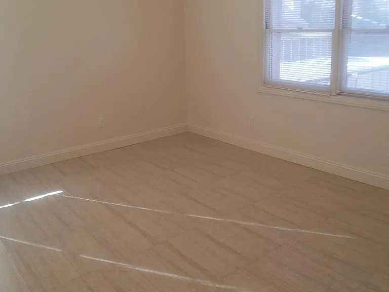 814 23rd St #6 — Photo 2