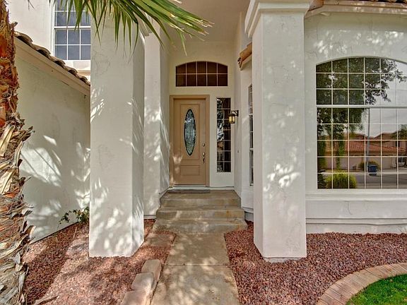 4th image of 1882 W Spruce Dr