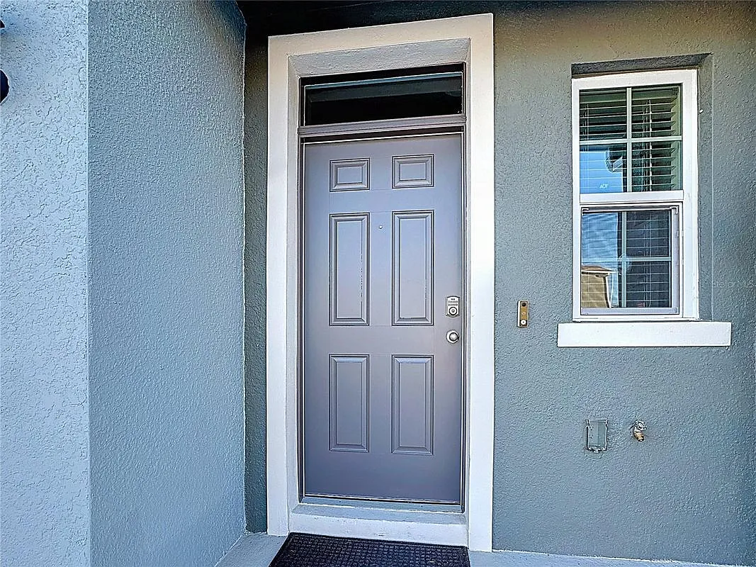 3 bed, 2.5 bath, 1463 sqft, $2,200 — Photo 2