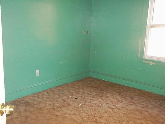 4th image of 5914 Lexington Ave
