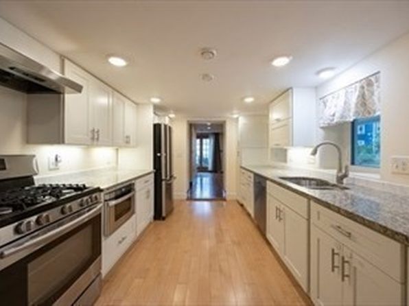 18 Beacon Pl #18