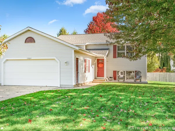 11464 Hunters Meadow Dr, Allendale, MI 49401
