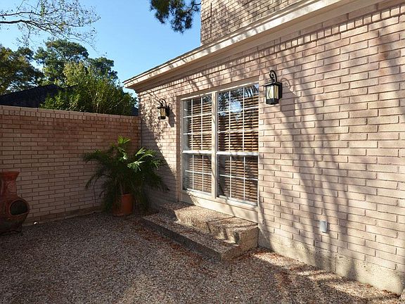 2nd image of 2723 Crystal Falls Dr
