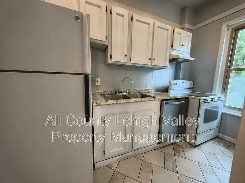 2 bed, 2.0 bath, $1,650 — Photo 2