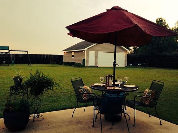 Great back patio for entertaining