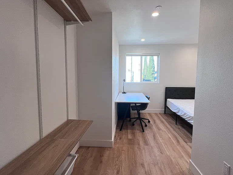 1224 W 37th Pl — Photo 46