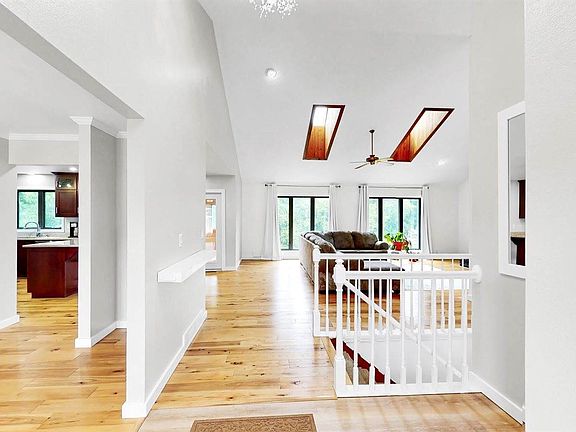 2nd image of 3404 Bay Highlands Dr