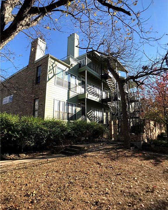 1st image of 915 W 22nd St #1/2-102