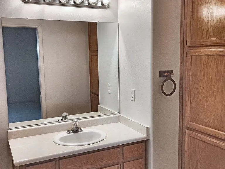 628 Gateway Dr — Photo 7