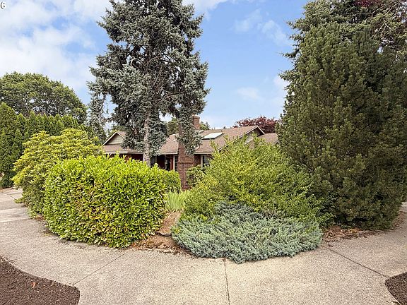 5th image of 18190 Davis St