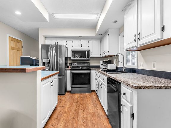2nd image of 27 Church St