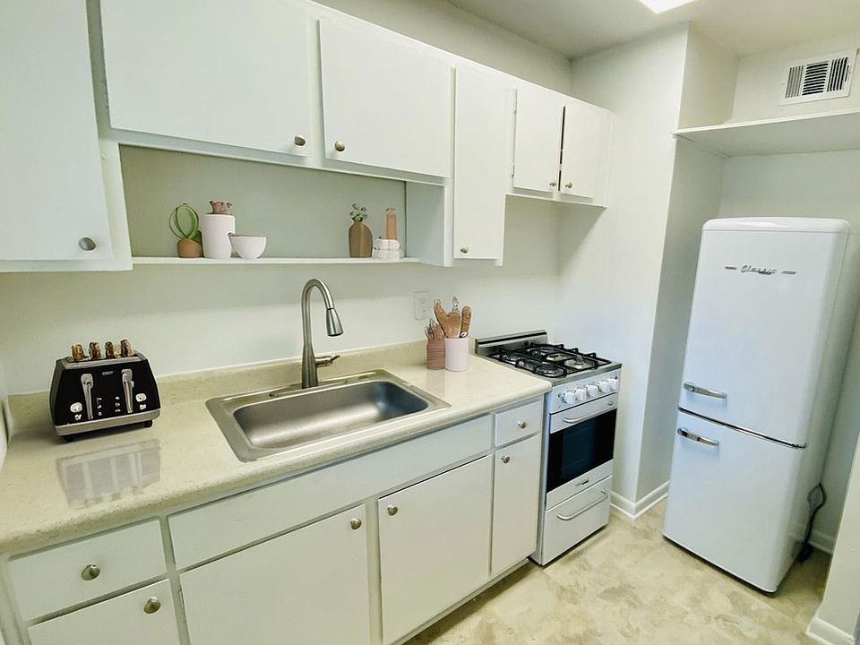 1st image of 794 Dixie Ave NE APT 2
