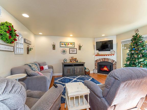 4th image of 2310 Olivegate Ln