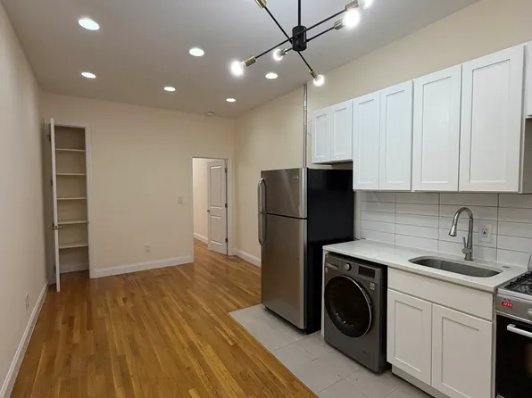 433 Rogers Avenue image 1 of 8