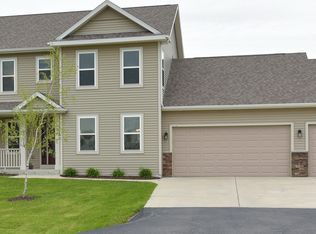 634 N Buth Rd, Dousman, WI 53118