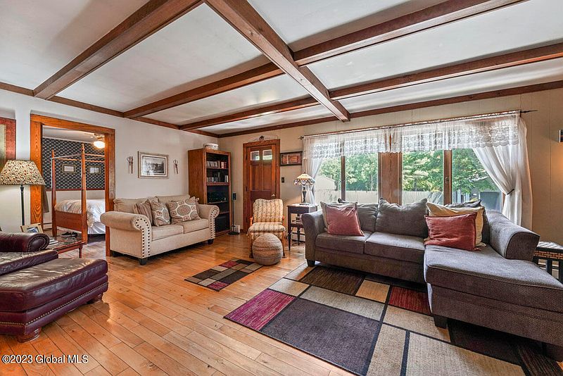 3rd image of 990 Hudson Avenue