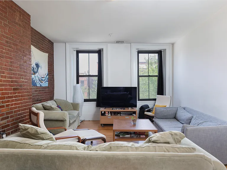 1662 Washington St #4 — Photo 2