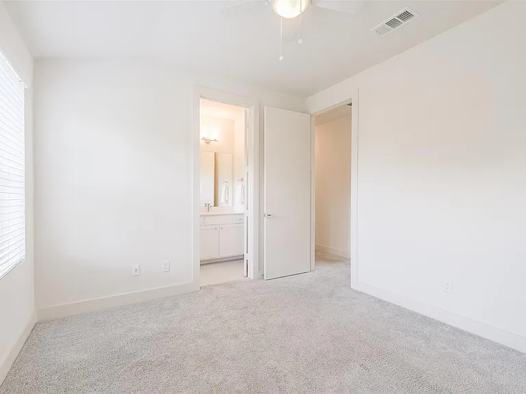 4817 Martin Oaks Ln — Photo 5