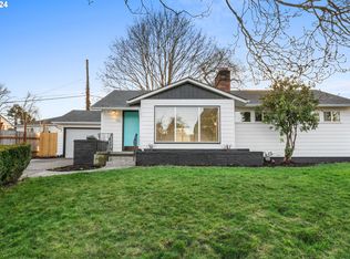 1420 Windsor Dr, Gladstone, OR 97027