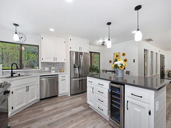 3rd image of 1409 Pleasant Valley Rd