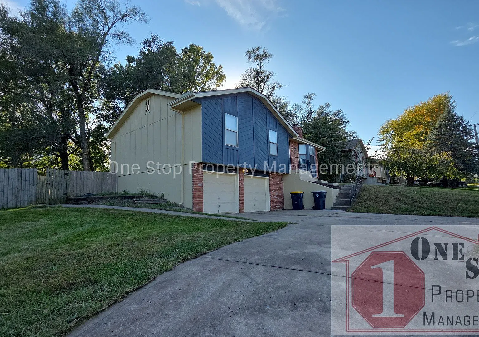 Beautiful 4 Bedroom 2 Bathroom in KCMO! — Photo 2