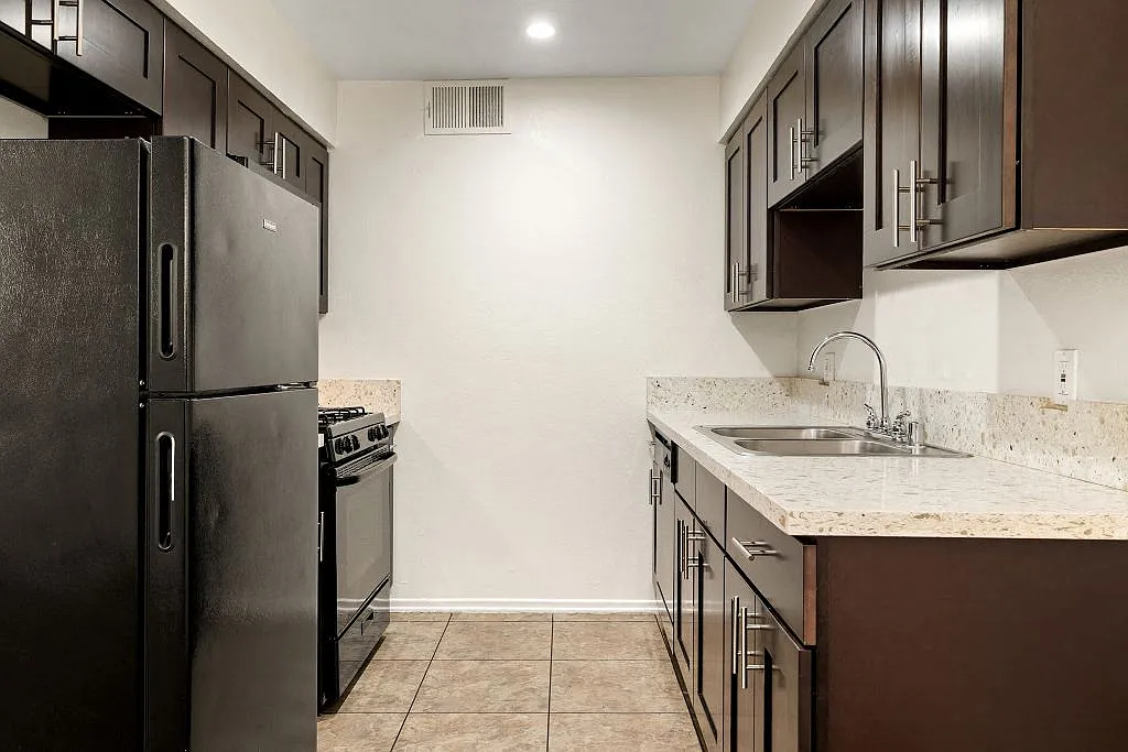 Topanga Terrace Apartments — Photo 4