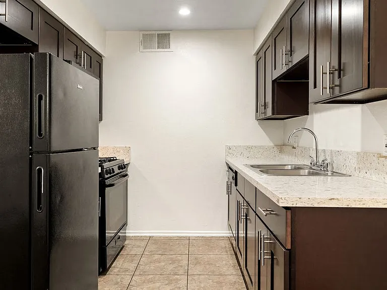 Topanga Terrace Apartments — Photo 3