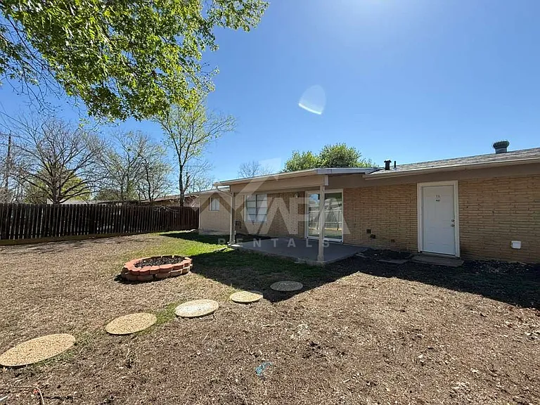 317 E Lindbergh Blvd — Photo 17