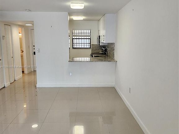 5th image of 950 Euclid Ave APT 108