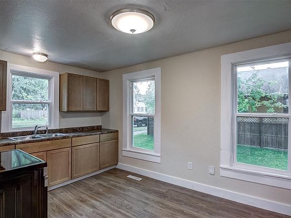 5th image of 317 Stanley Street