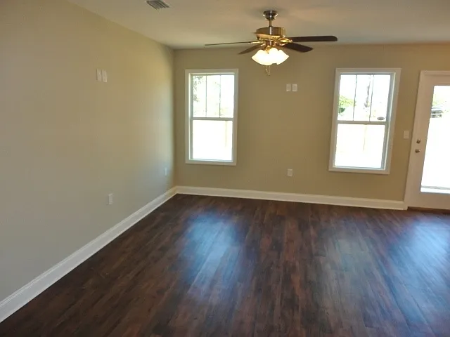 3 bed, 2.5 bath, 1380 sqft, $1,800 — Photo 2