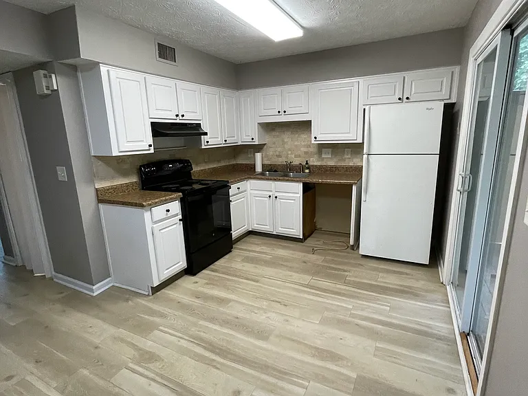 3173 Dove Ct #B — Photo 12