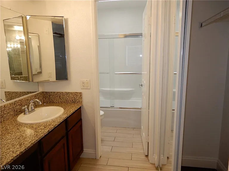 5122 S Jones Blvd #201 — Photo 8