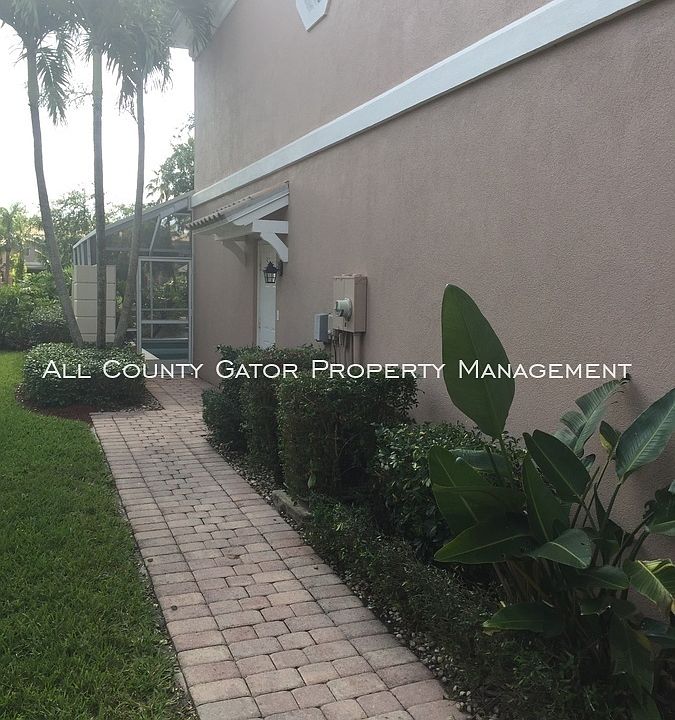 2nd image of 5701 Cove Cir