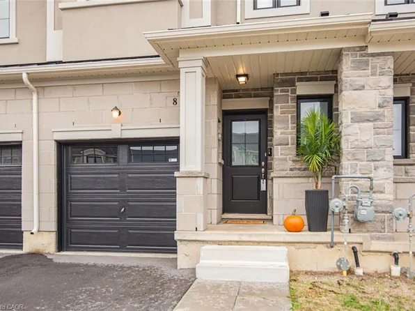 8 Mia Dr, Hamilton, ON L9B 0K1