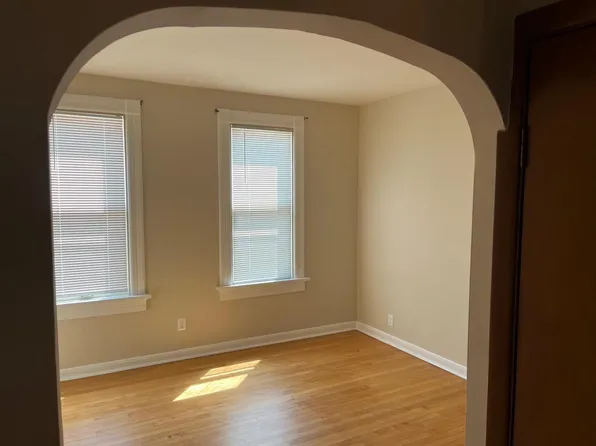 2253 South 10th PLACE, Milwaukee, WI 53215