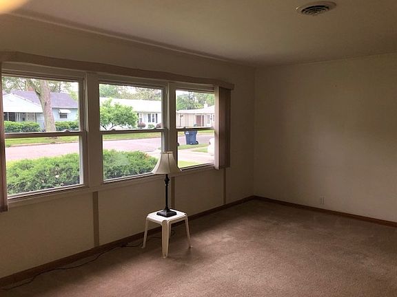 4th image of 2837 Mariposa Dr