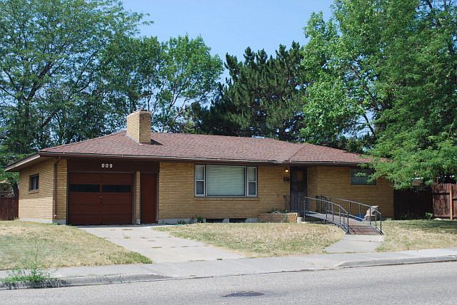 1st image of 809 N Skyline Dr