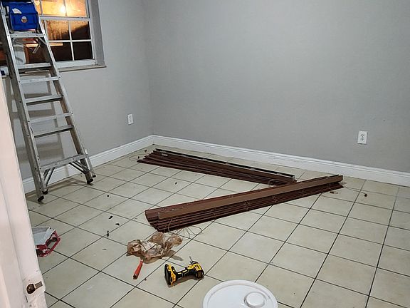 3rd image of 506 E 10th St