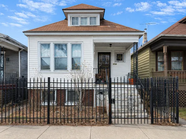 8748 S Marquette Ave, Chicago, IL 60617