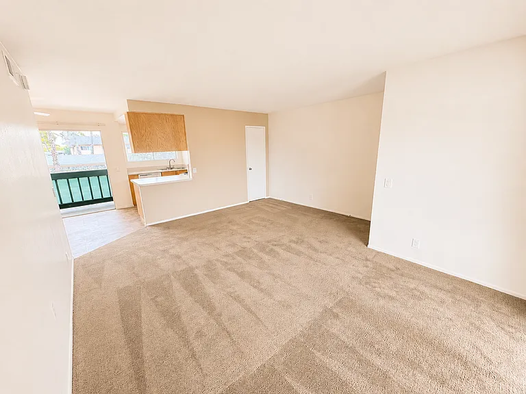 Del Ciervo Apartments — Photo 27