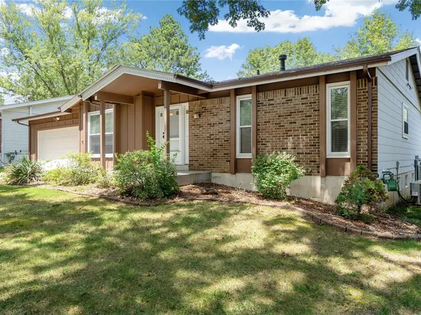 531 Goldwood Dr, Ballwin, MO 63021