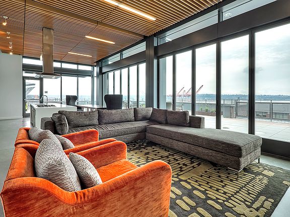 5th image of 520 Occidental Ave S #806