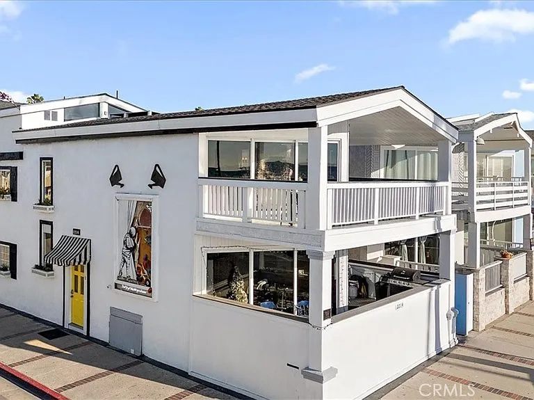 2214 W Oceanfront #B — Photo 2