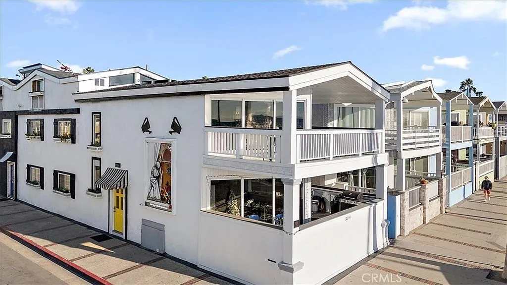 Building Photo - 2214 W Oceanfront #B