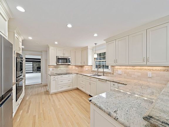 3rd image of 49 Algonquin Rd