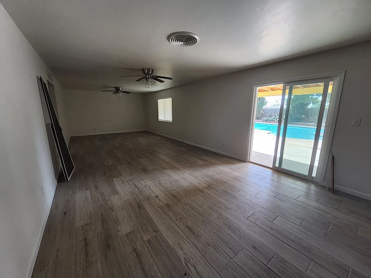 Building Photo - 2801 El Berrendo Ave