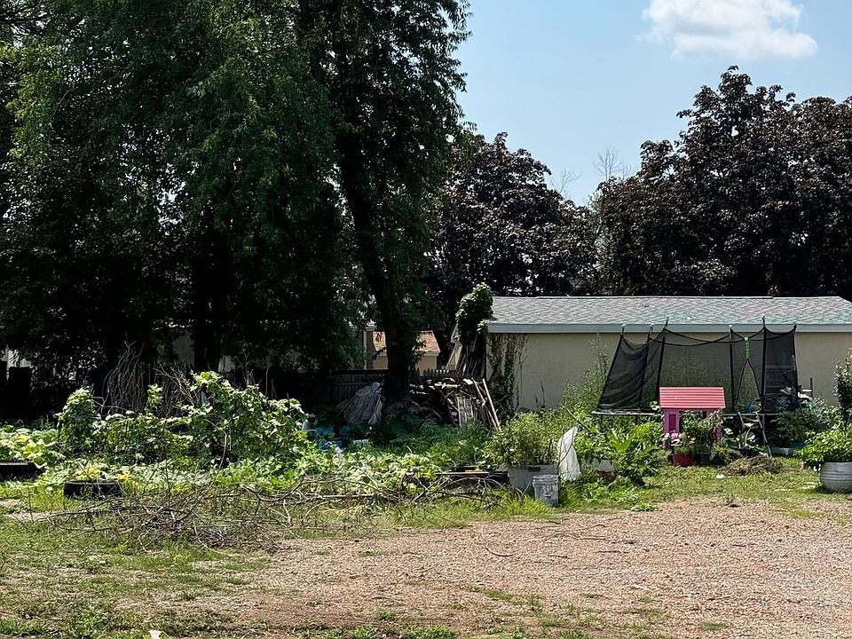 2nd image of 1336 Atlantic Ave