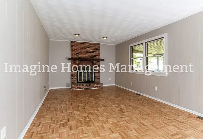 4 bed, 2.5 bath, 1927 sqft, $2,695 — Photo 4