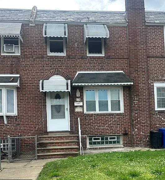 4240 Sheffield Ave — Photo 2